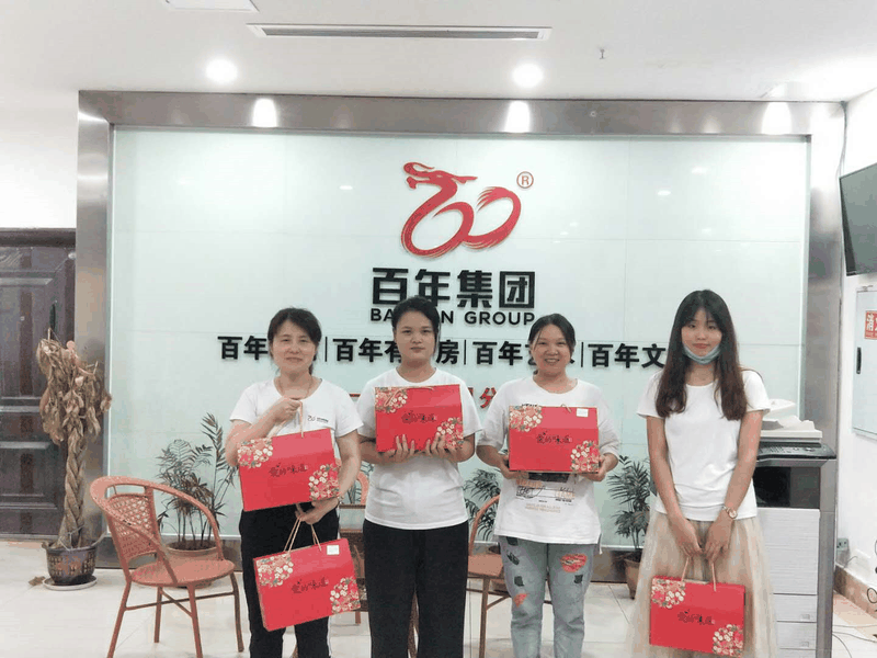 百年集团开展“粽飘香●传真情”端午节送温暖活动