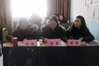 杏坛精英齐抖擞 三尺讲台竞风流